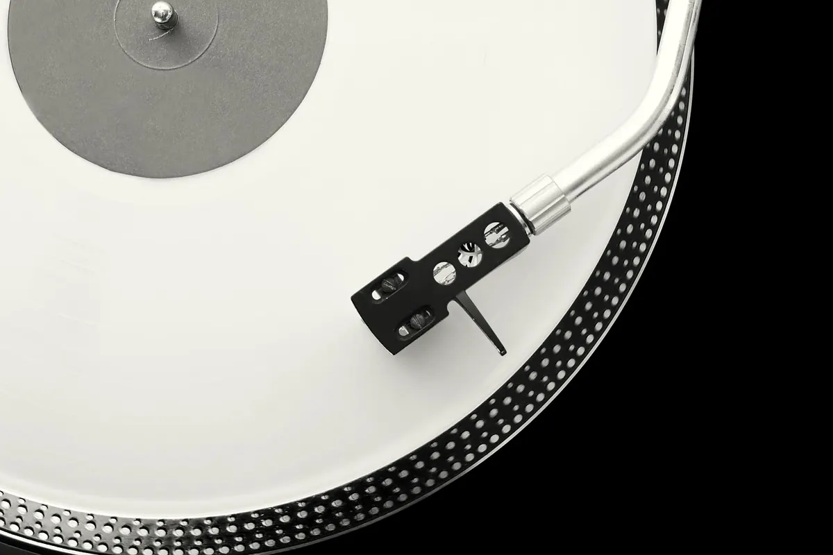 Comparison: Vinyl vs Streaming for New Pop Releases — Which Is Right for You?